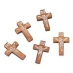 Die Symbolik des Holzkreuzes in der Kommunion: Eine Analyse religiöser Produkte